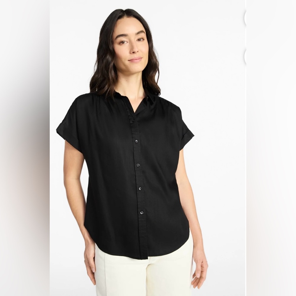 NWT Time and Tru Black Short-Sleeve Button-Down Top